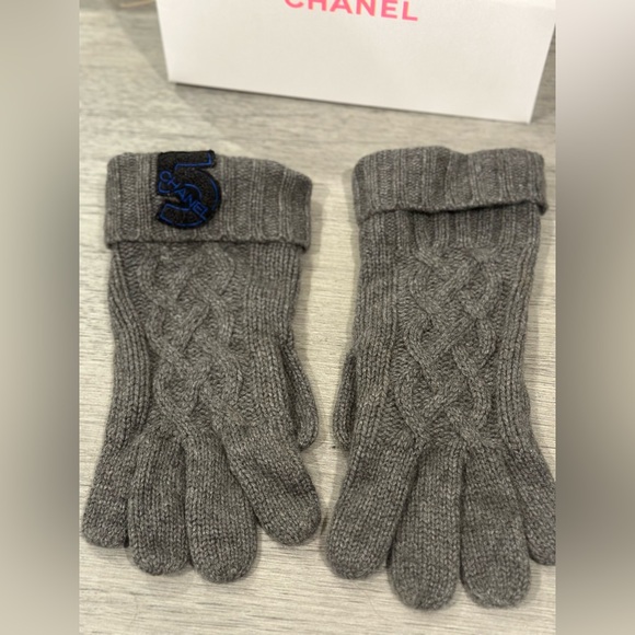 Chanel Cashmere Gloves - Picture 1 of 12